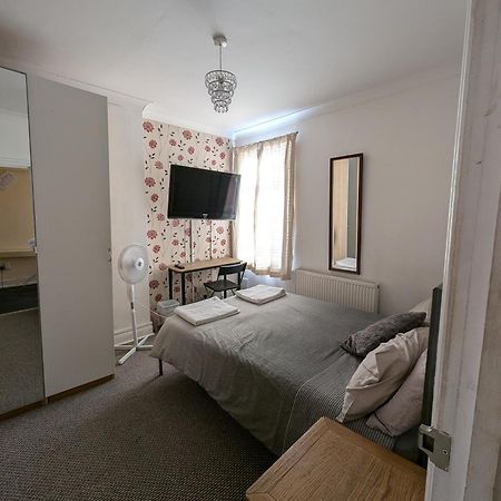 Apartmán 3 Portland Road Southall Exteriér fotografie
