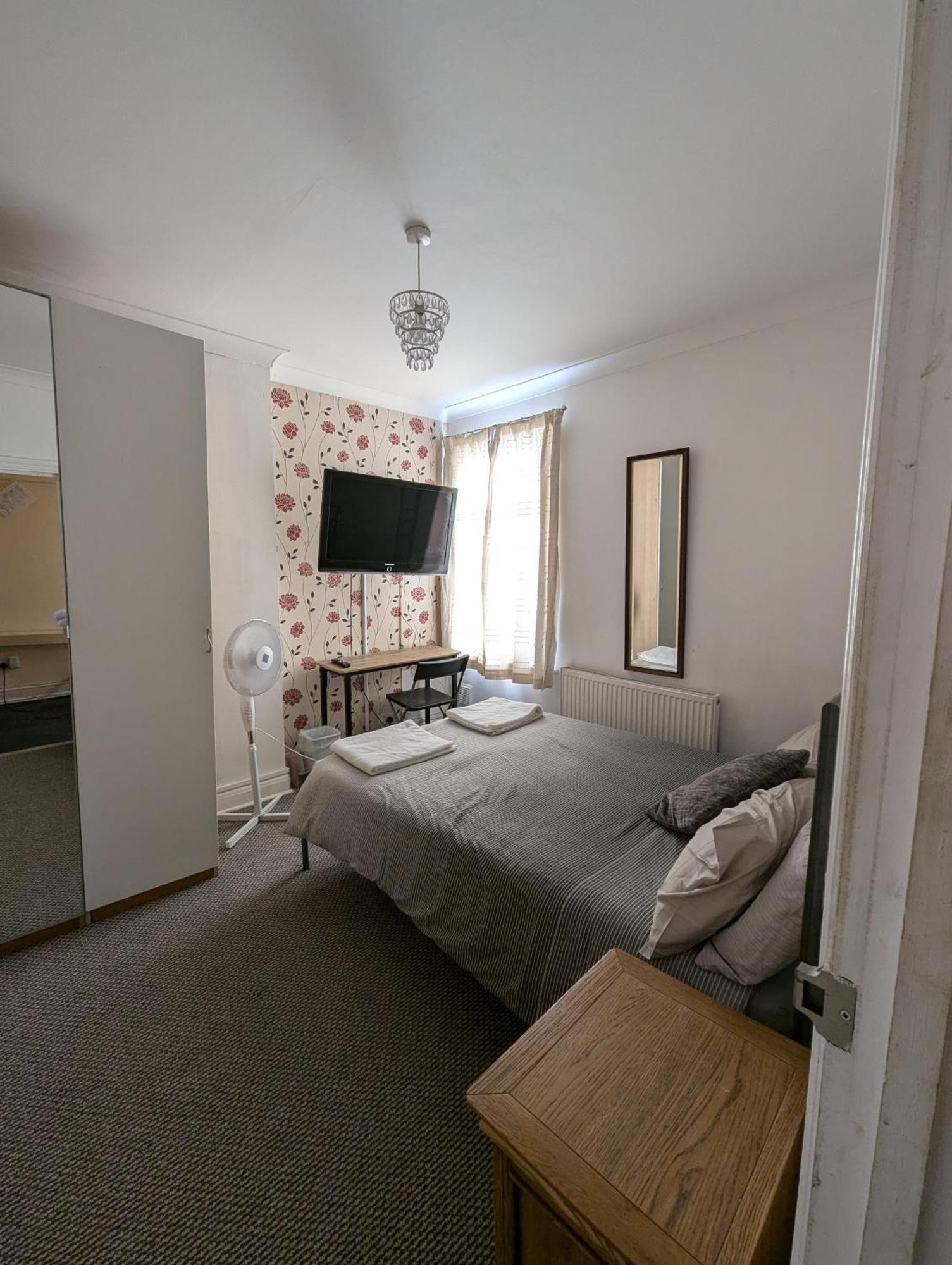 Apartmán 3 Portland Road Southall Exteriér fotografie